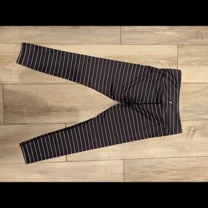 Zyia Black Stripe Light n’ Tight Capri Leggings